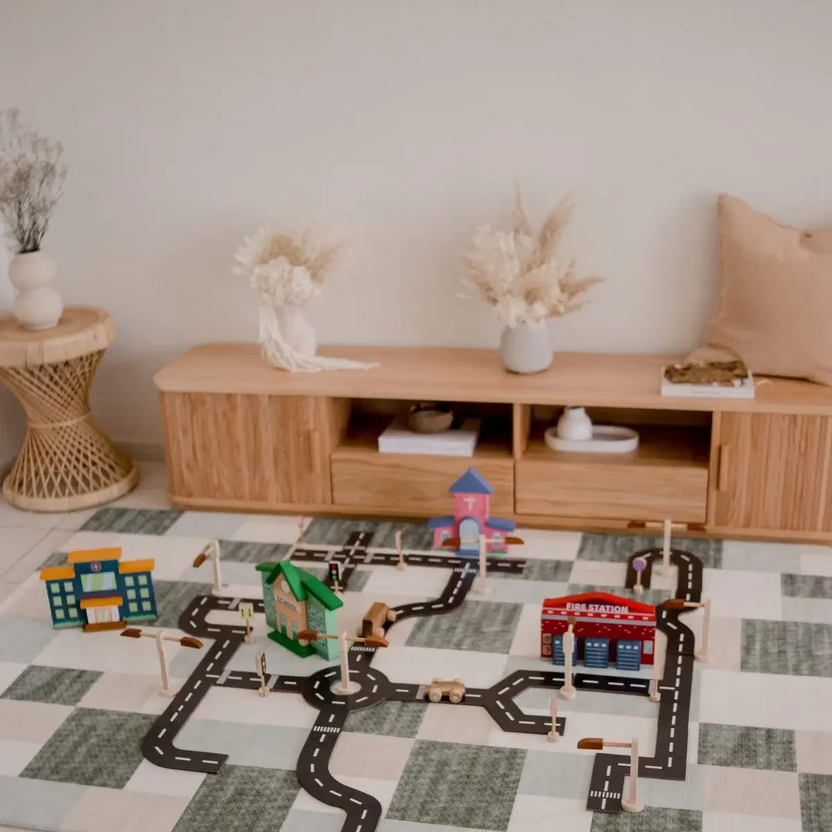 qtoys street building set with road play set