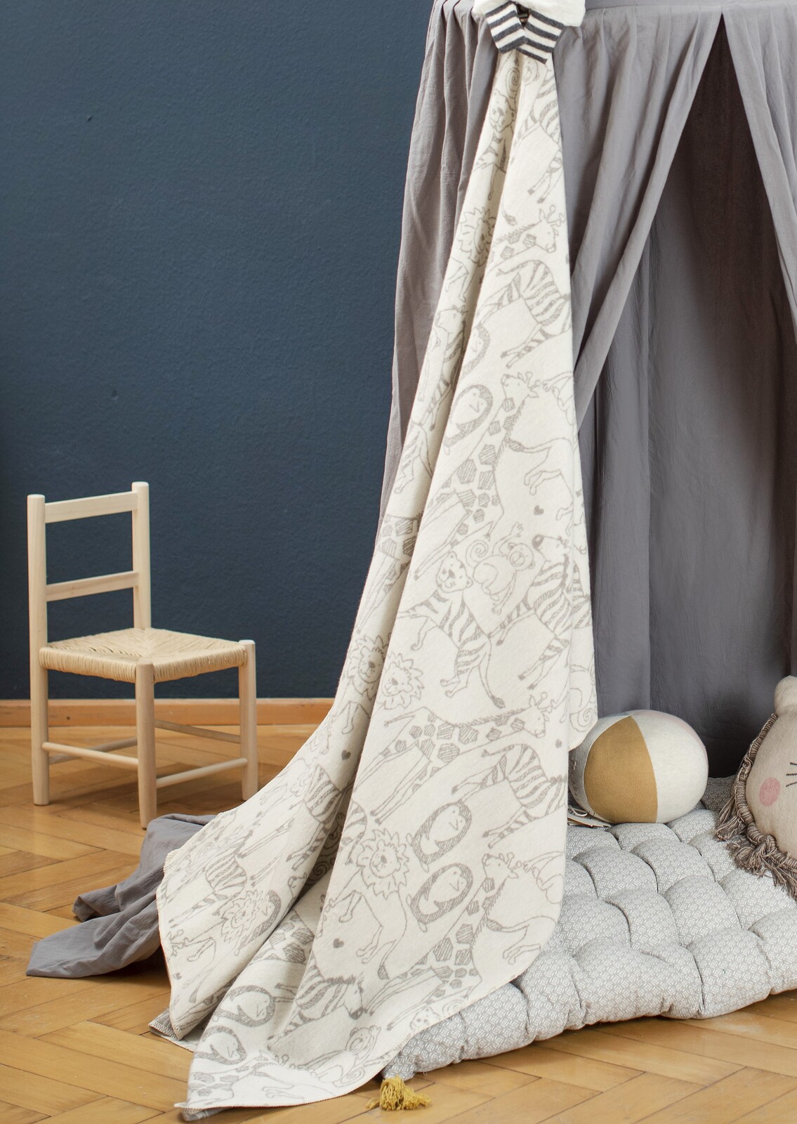 Off White Zoo Animals Juwel Cot Blanket Off White Zoo Animals Juwel Cot Blanket
