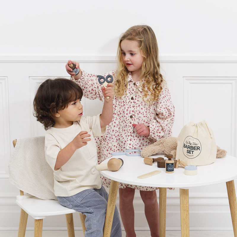 Le Toy Van Hairdresser and Barber Kit - 12 Piece (1)