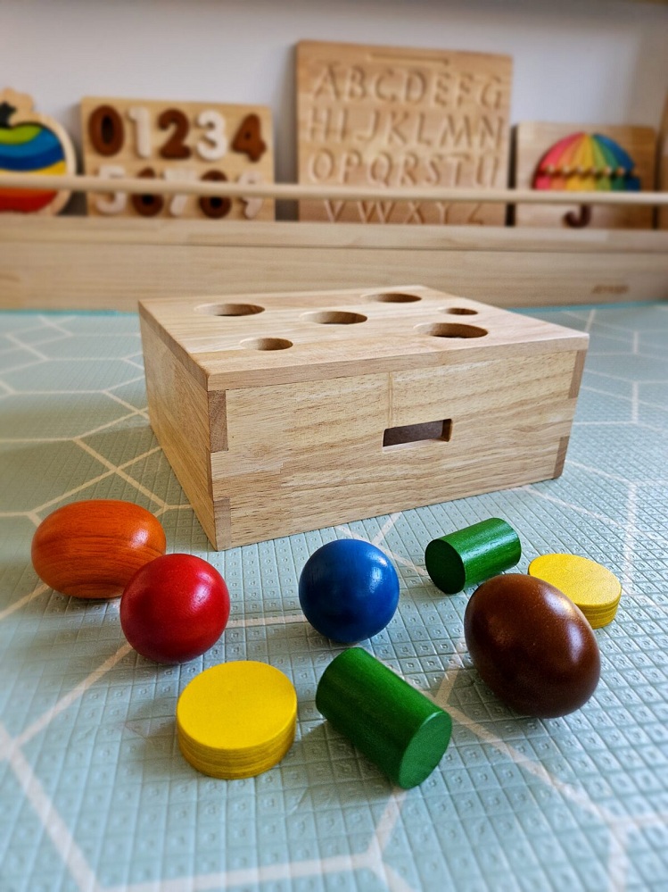 Peek a Boo Sorting Box