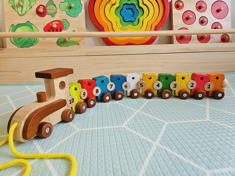 Qtoys Lacing Train Qtoys Lacing Train