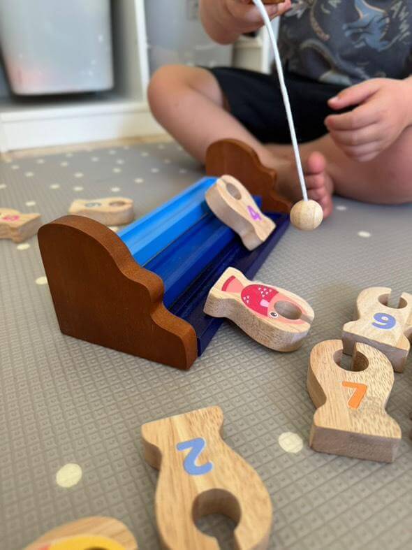 qtoys wooden fishing game