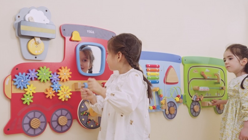 Viga Wall Mounted Toy Activity Train