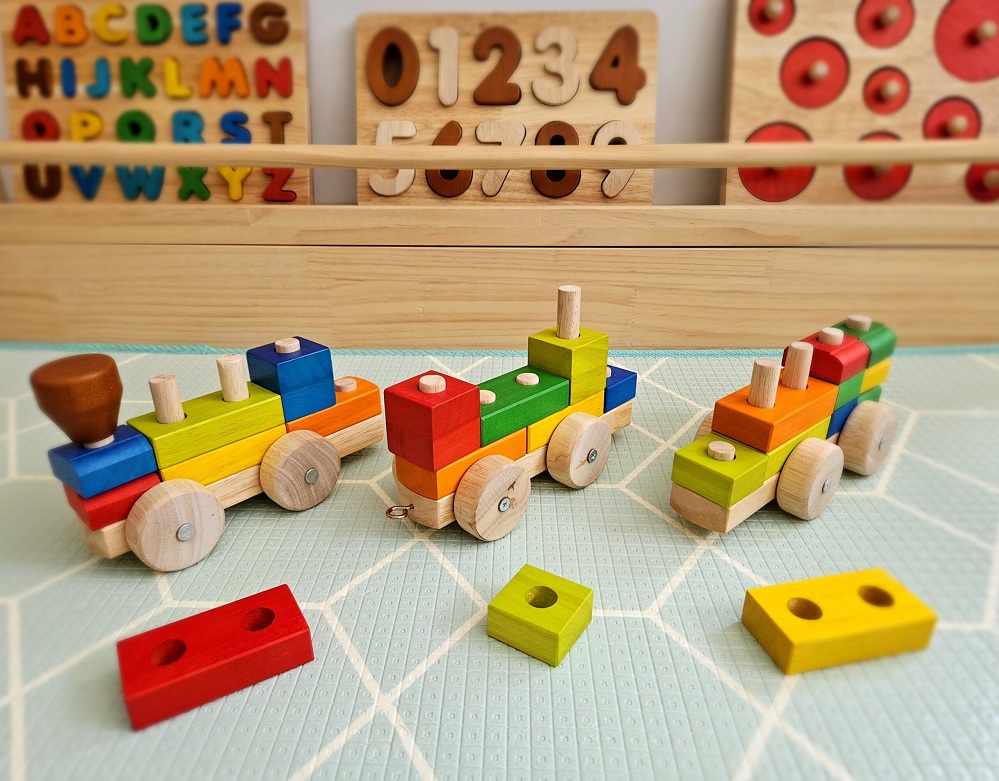 Qtoys Stack & Pull Train 1