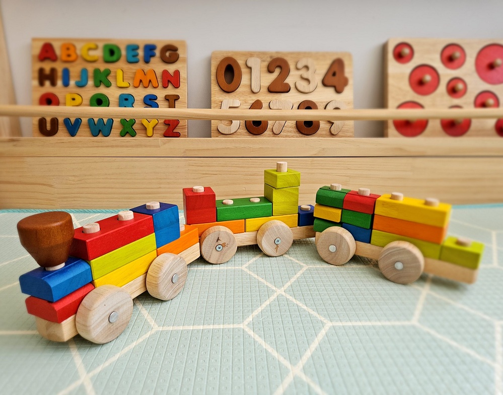 Qtoys Stack & Pull Train 2