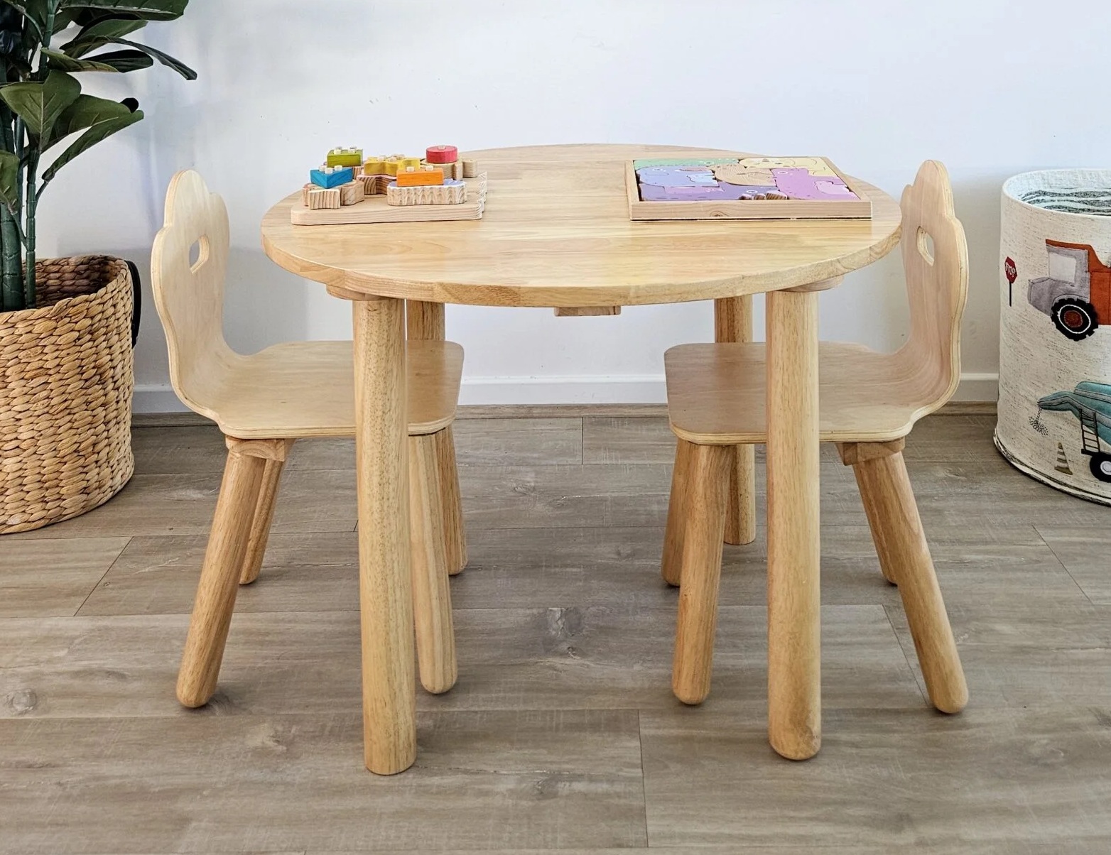 Qtoys Natural Cloud Round Table & Chairs 2 Qtoys Natural Cloud Round Table & Chairs 2