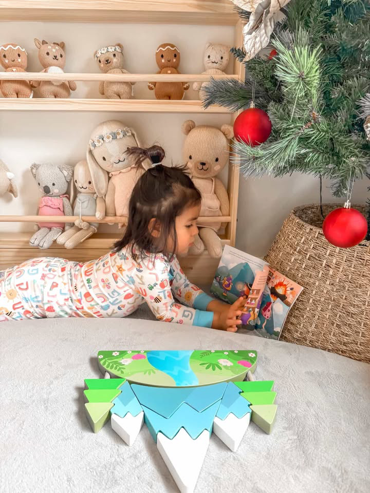 Qtoys Mountain Puzzle and Book Set In use 2