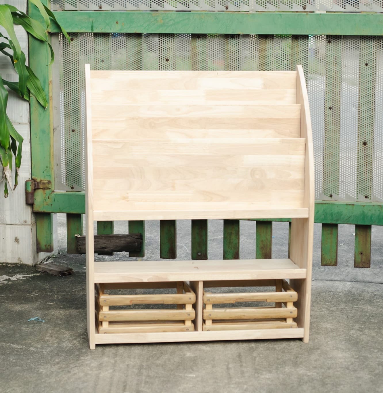 qtoys montessori bookshelf