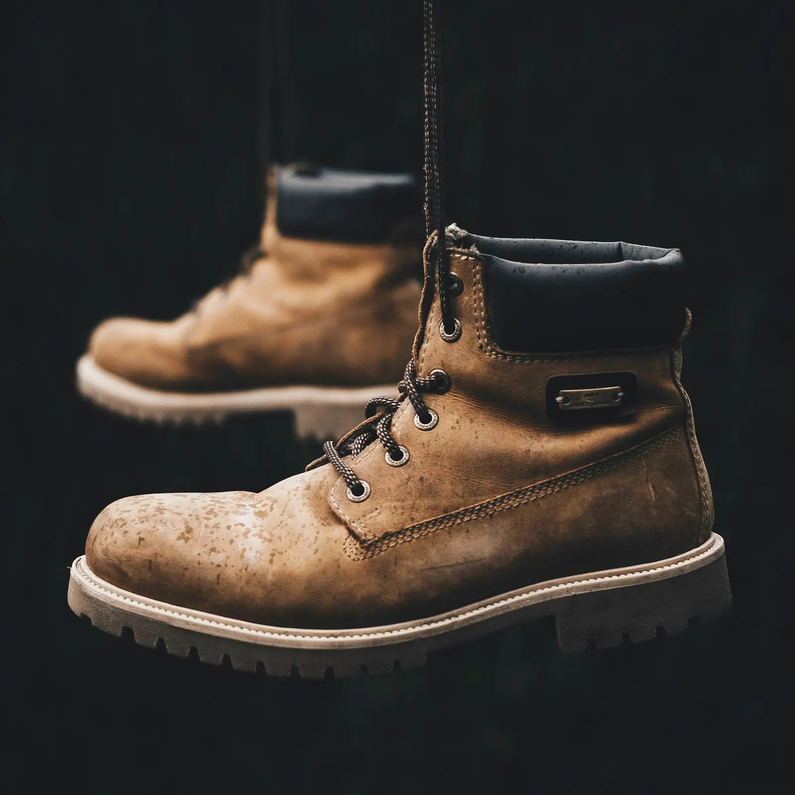 Safety rugged work boots