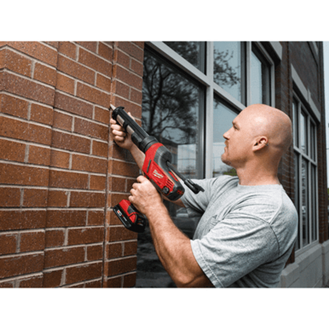 Milwaukee 2641 21CT M18 Cordless 10oz. Caulk and Adhesive Gun Kit Federated Tool Supply