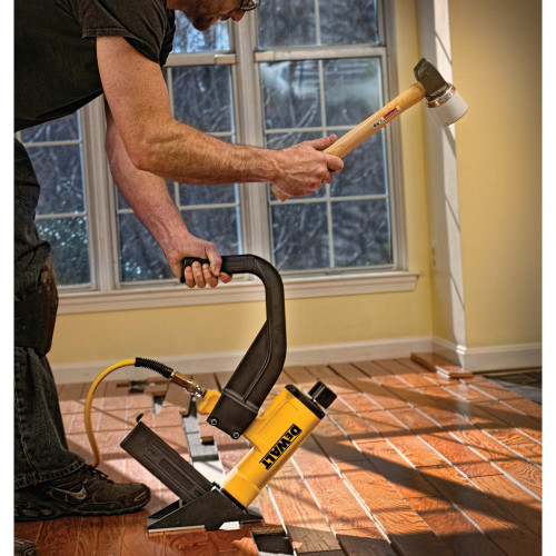 DEWALT DWMIIIFS - 15.5Ga Hardwood Flooring Stapler