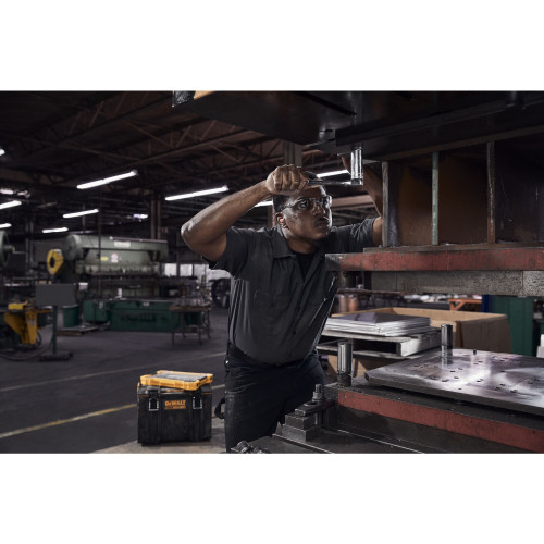 DEWALT DWMT45402 - 131 Pc. 1/4" And 3/8" Mechanic Tool Set With Toughsystem 2.0 Tray And Lid