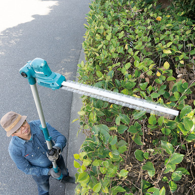 Makita DUN461WSF - 18V LXT Telescopic Pole Hedge Trimmer