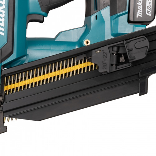 Makita DBN901ZK framing nailer magazine showing 21 degree round head nail capacity