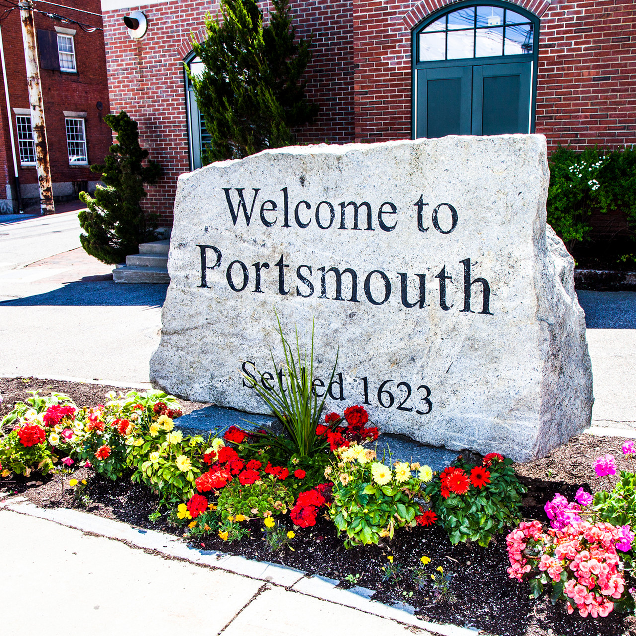 to Portsmouth Sign