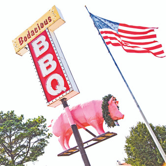 BBQ plates & down-home Creole dishes, plus daily specials, made in an old-school roadside operation.