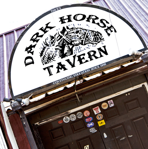 Dark Horse Tavern is a dimly lit pub featuring local bands, sports on TV & a variety of deep-dish & thin-crust pizzas.