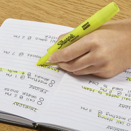 Sharpie Accent Yellow Tank-Style Highlighter 4-Pack - Reliable Fluorescent Marking Tools