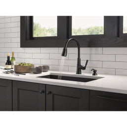 Delta Valo 1-Handle Pull-Down Kitchen Faucet with Soap Dispenser in Matte Black - Model 411037