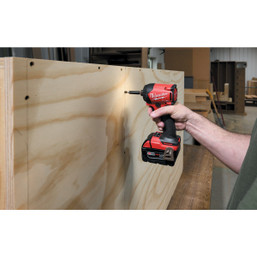 Milwaukee M18 FUEL SURGE 1/4 in. Hex Hydraulic Driver Kit with (2) Batteries and Charger