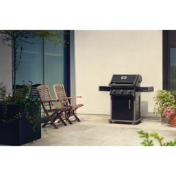 Napoleon Rogue 425 3-Burner Propane Gas Grill with Cast Iron Grids and Foldable Side Shelves