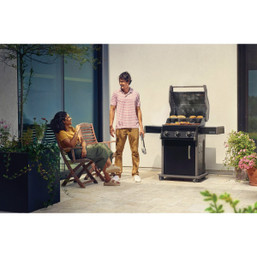 Napoleon Rogue 425 3-Burner Propane Gas Grill with Cast Iron Grids and Foldable Side Shelves