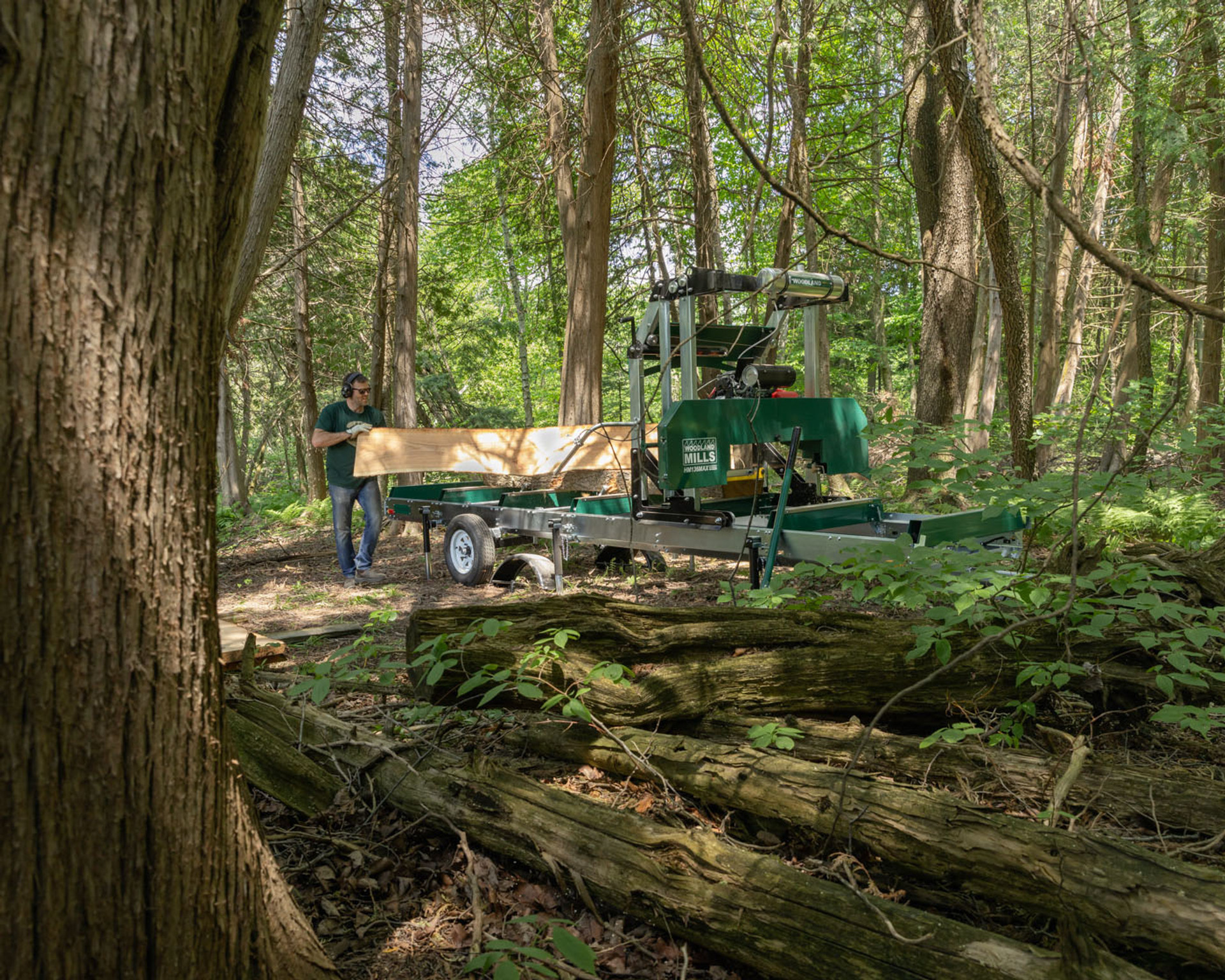 トールペイント ミルミル HM136MAX™ Portable Sawmill | Woodland Mills