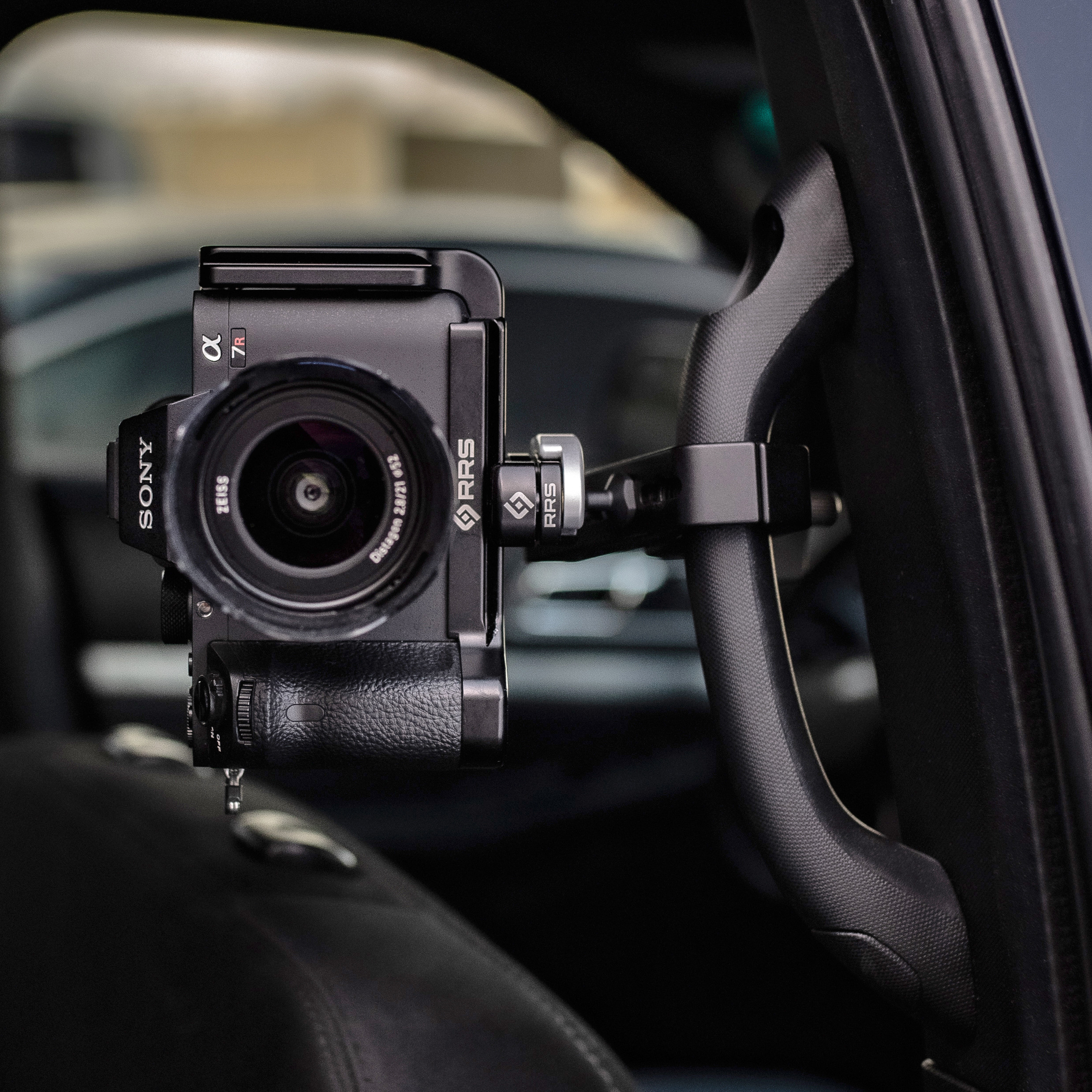 High-Strength Multi-Surface Clamp: 5 Accessory Mounting Sockets