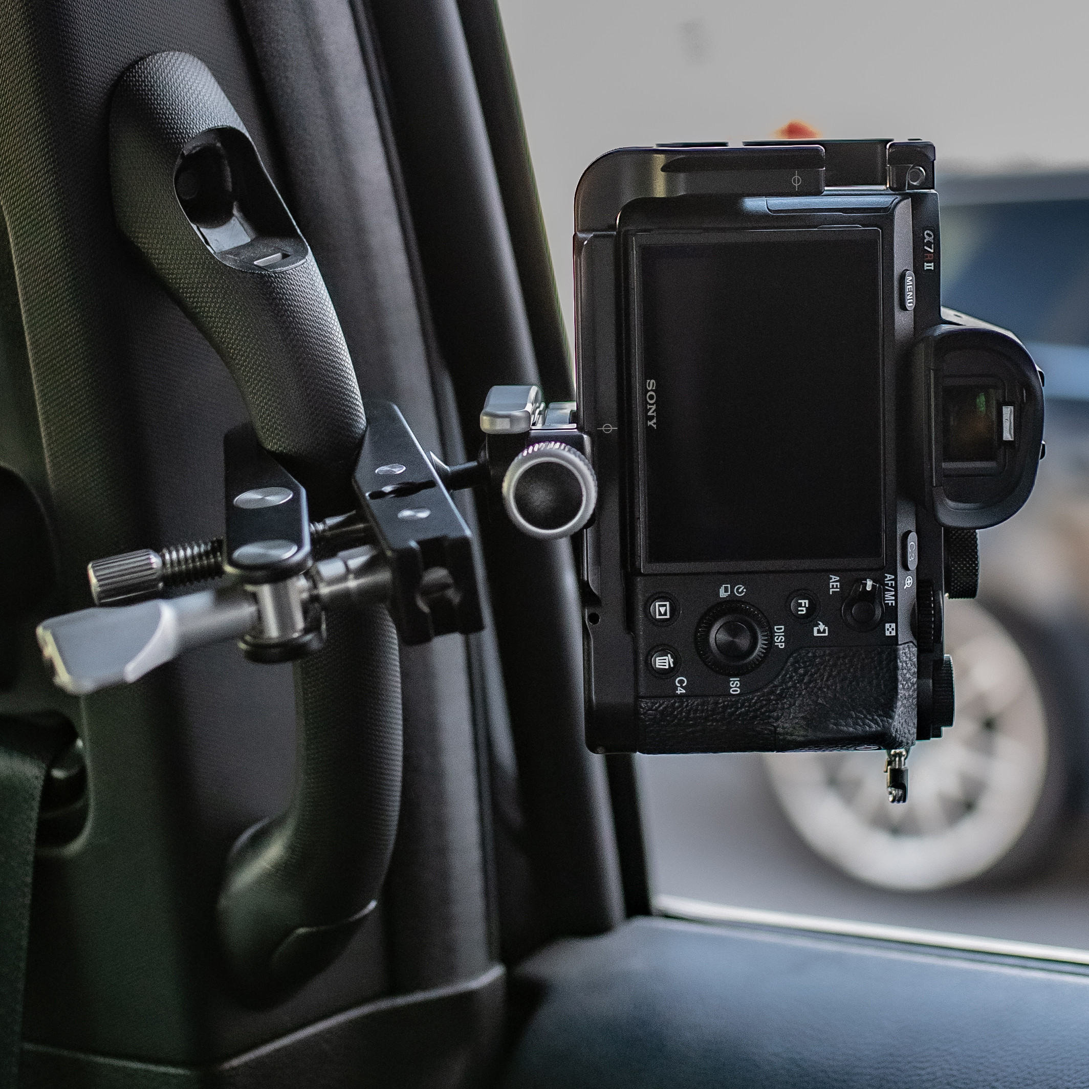 High-Strength Multi-Surface Clamp: 5 Accessory Mounting Sockets