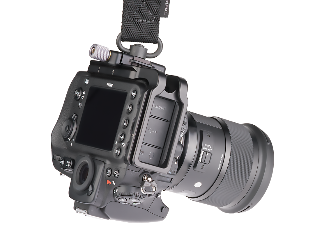 B2-FABN holding camera