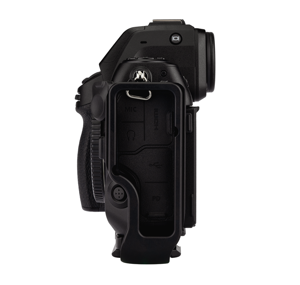 Nikon Z8 l-bracket camera side