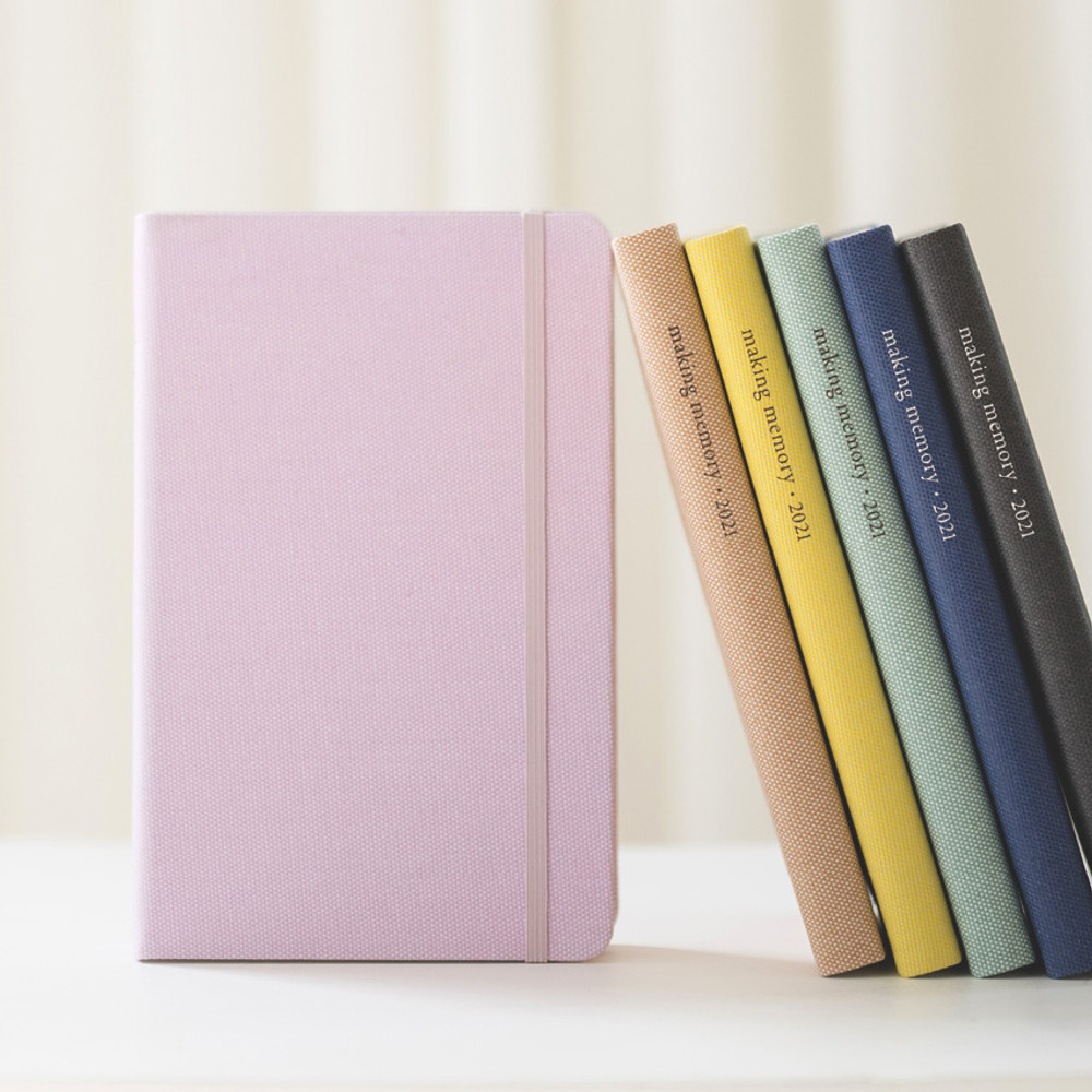 2021 Making memory medium dated weekly planner