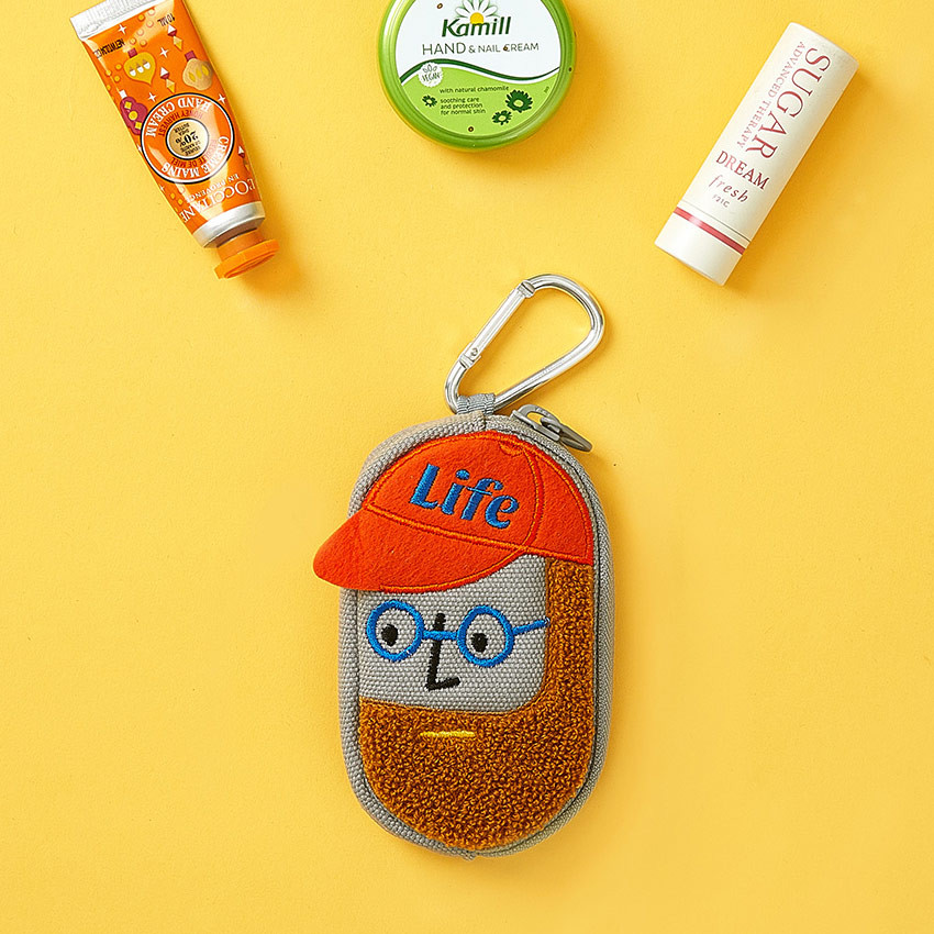 Antenna Shop Boucle AirPods zipper case bag with key clip