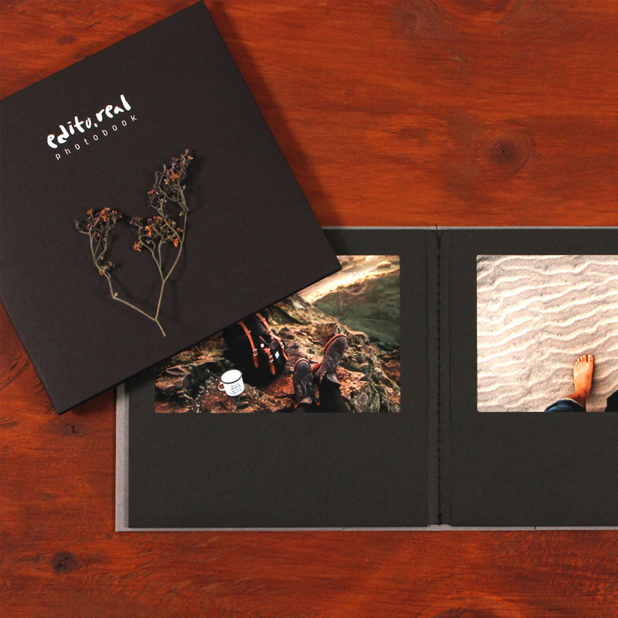 YourStory Fotoalbum Mit Leinen-Optik – Schwarzes Hardcover Mit Fenster | Für 40 Seiten Bis 30,5x30,5 Cm