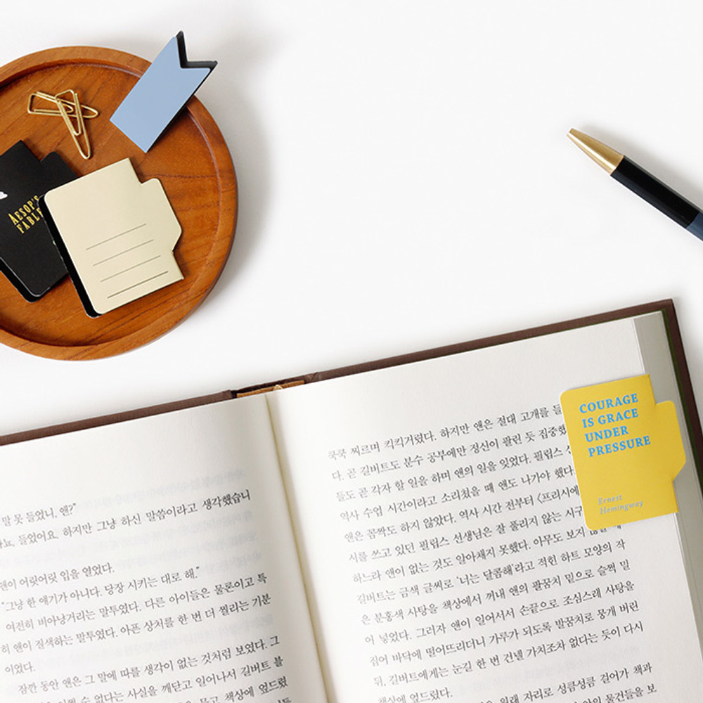 Bookfriends Scent of book magnetic bookmark with sticky notes