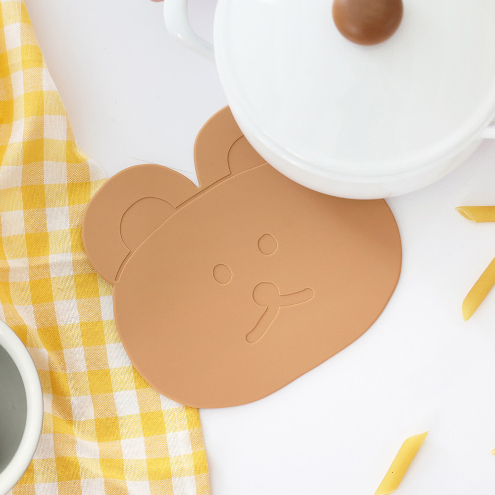 https://cdn11.bigcommerce.com/s-7edce/images/stencil/1000x1000/products/12369/210131/ROMANE-Cute-Silicone-Hot-Pot-Holder-Trivet-03__07605.1650983374.jpg?c=2