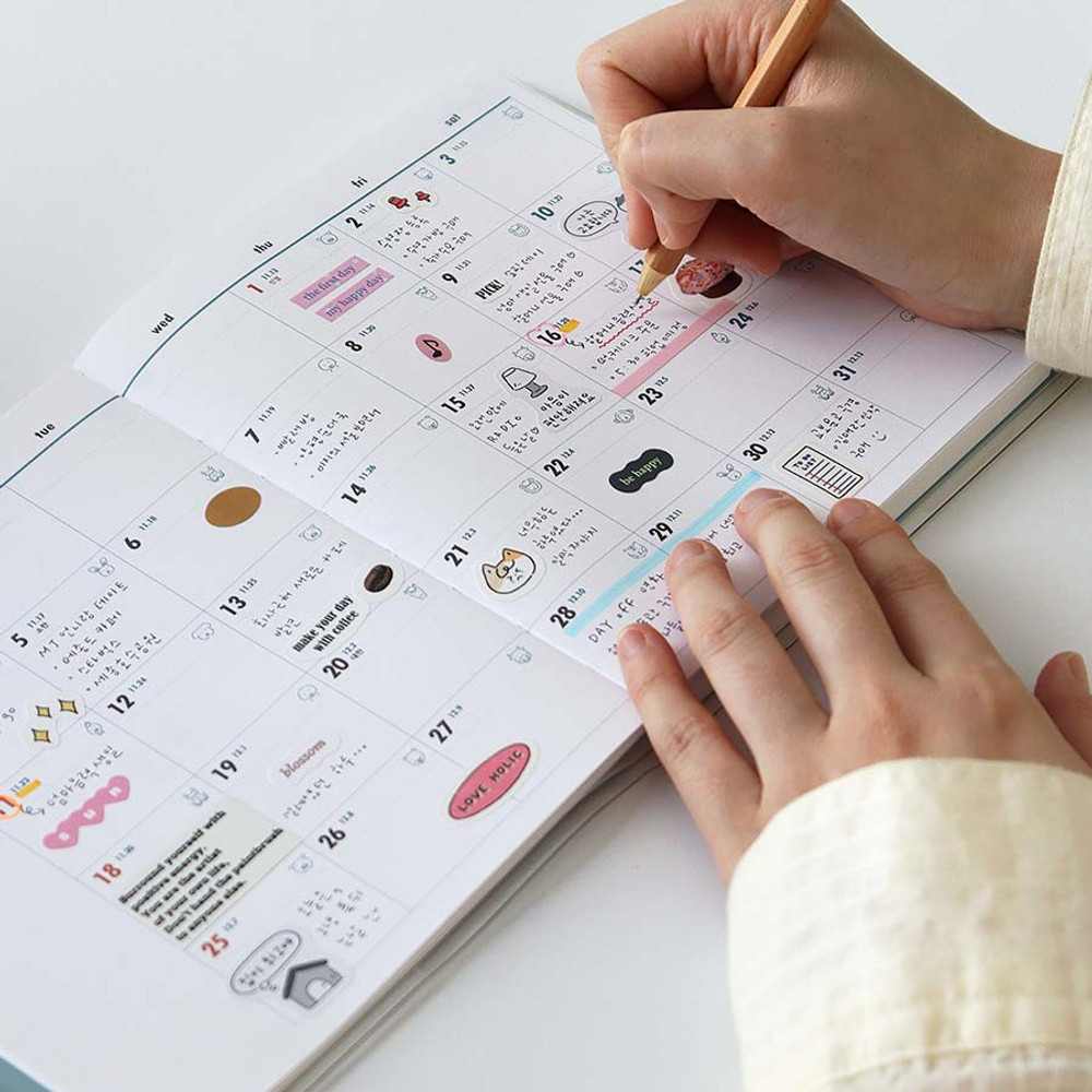 Opens flat - Indigo 2026 Lunar Dated Weekly Diary