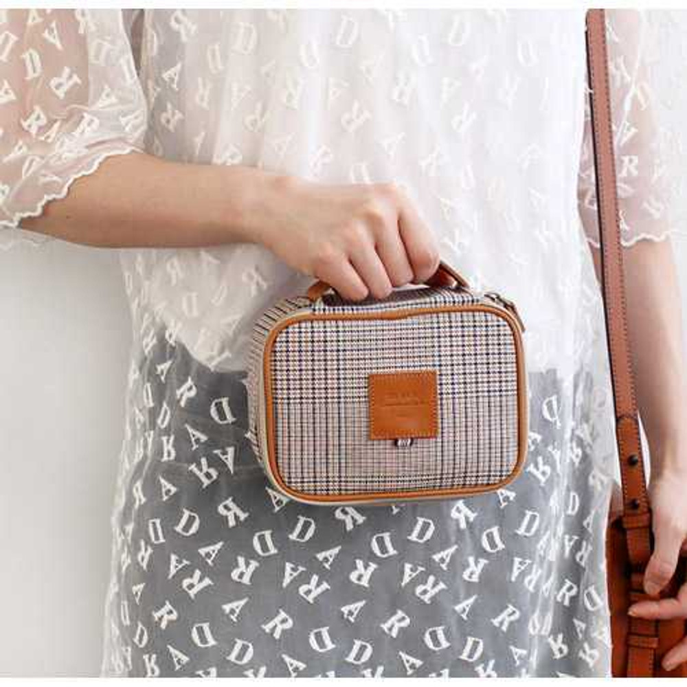 Indigo The basic canvas check pattern pouch with handle
