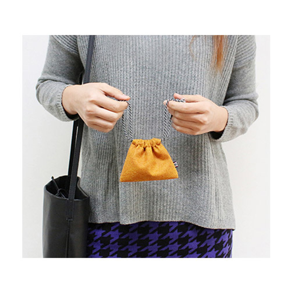 The Basic felt small drawstring pouch ver.3