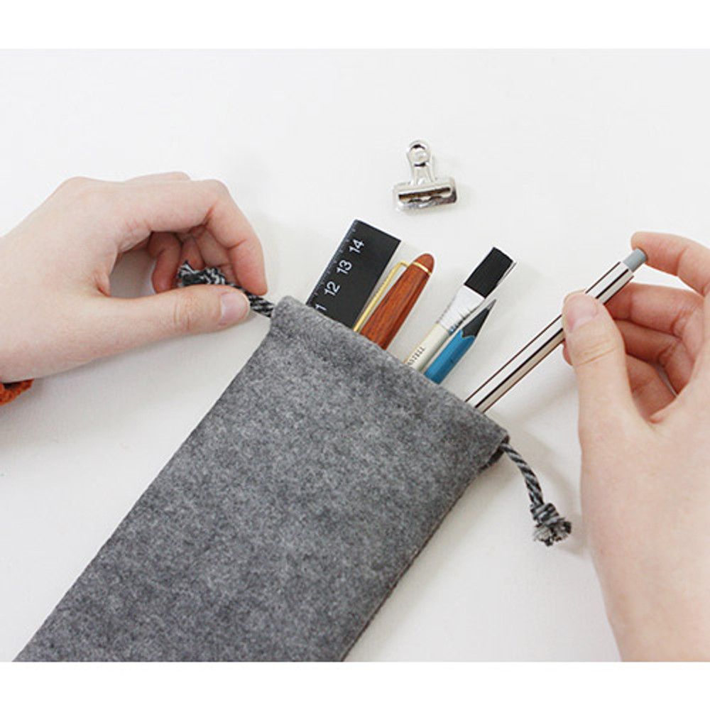 The Basic felt long drawstring pouch ver.3