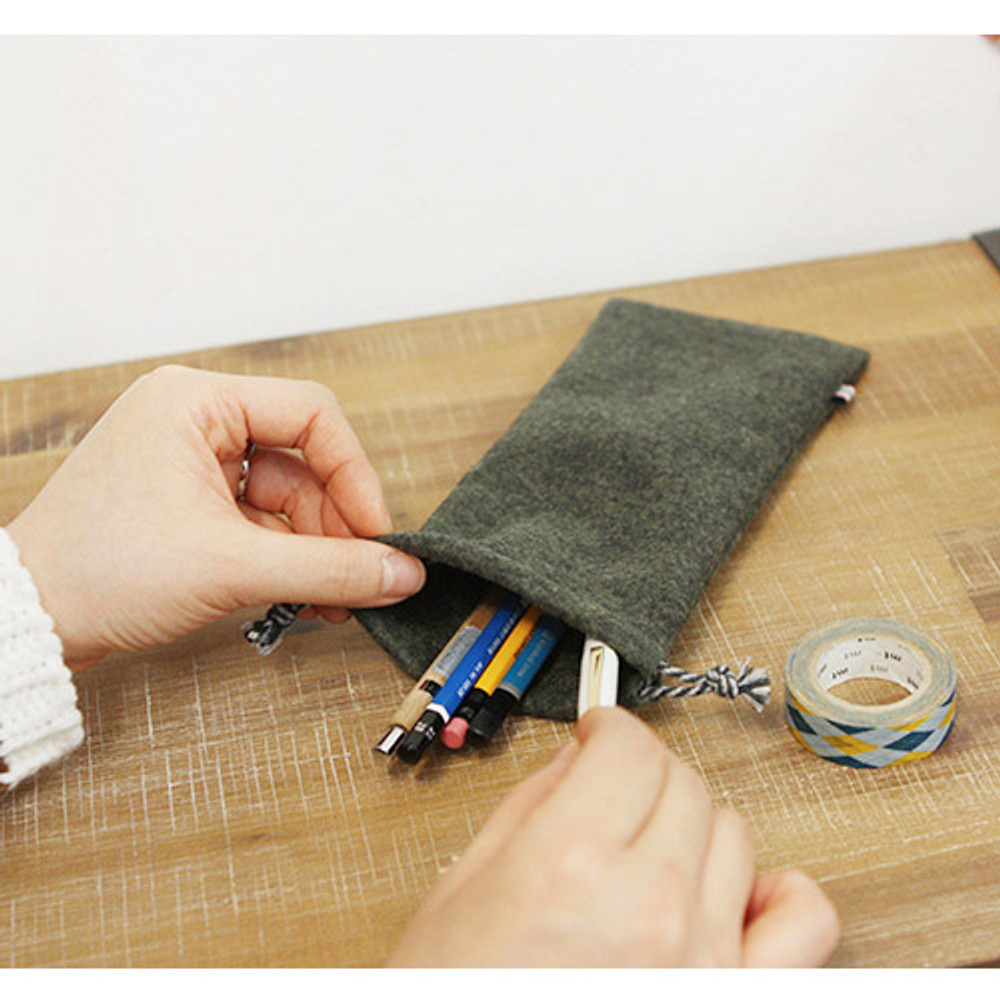The Basic felt long drawstring pouch ver.3