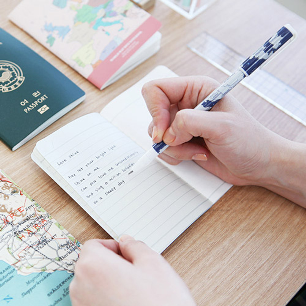 World map pattern black ballpoint pen 0.5mm