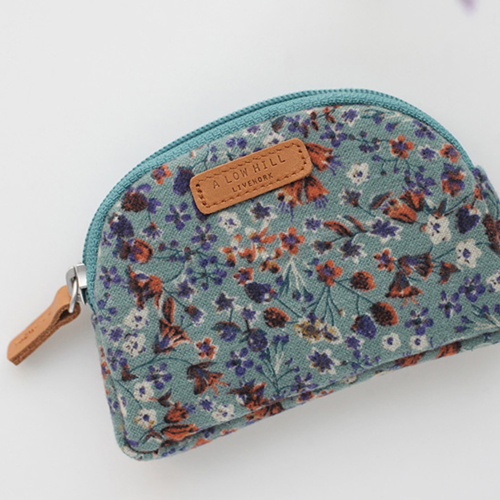 A low hill basic winter half moon coin case