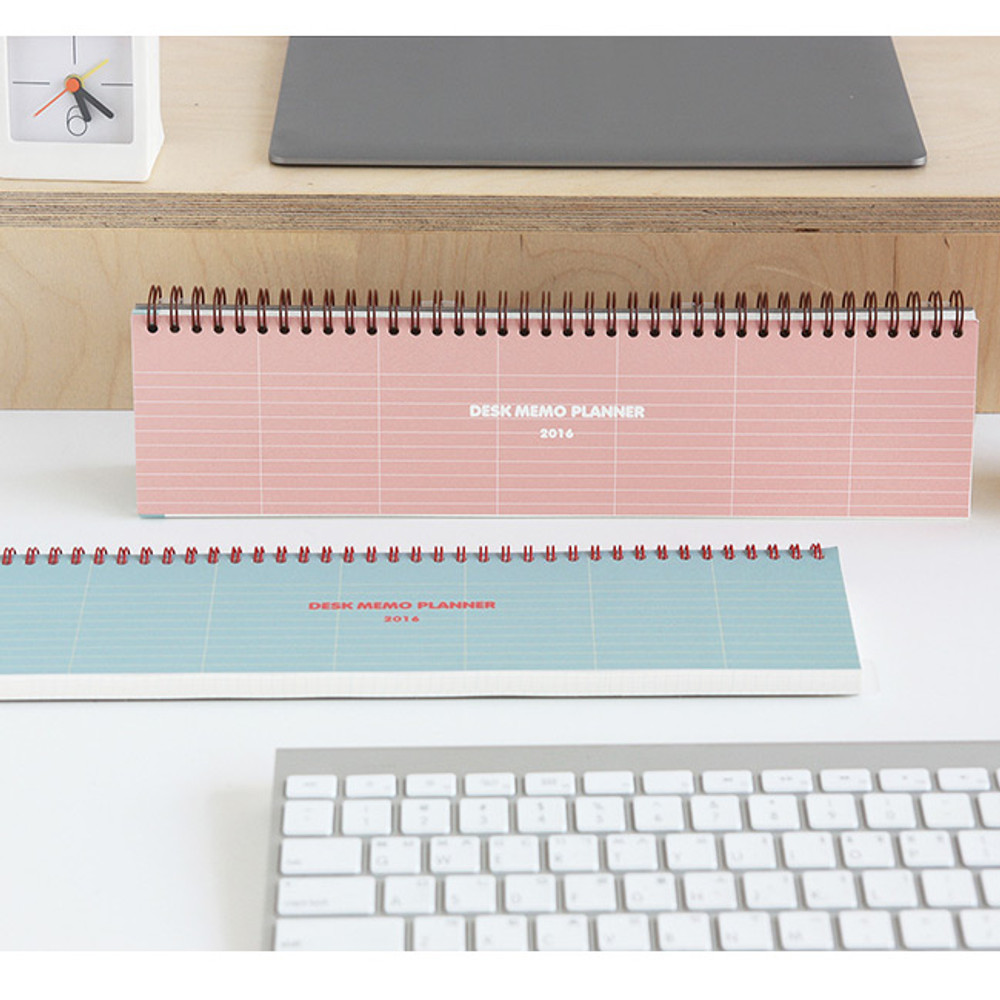 Desk wirebound dated planner