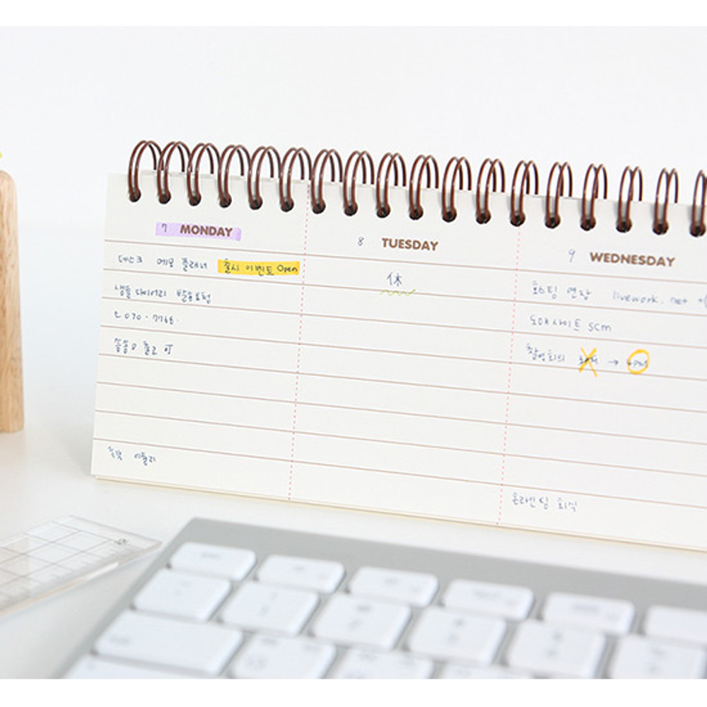 Detail of Desk wirebound undated weekly planner