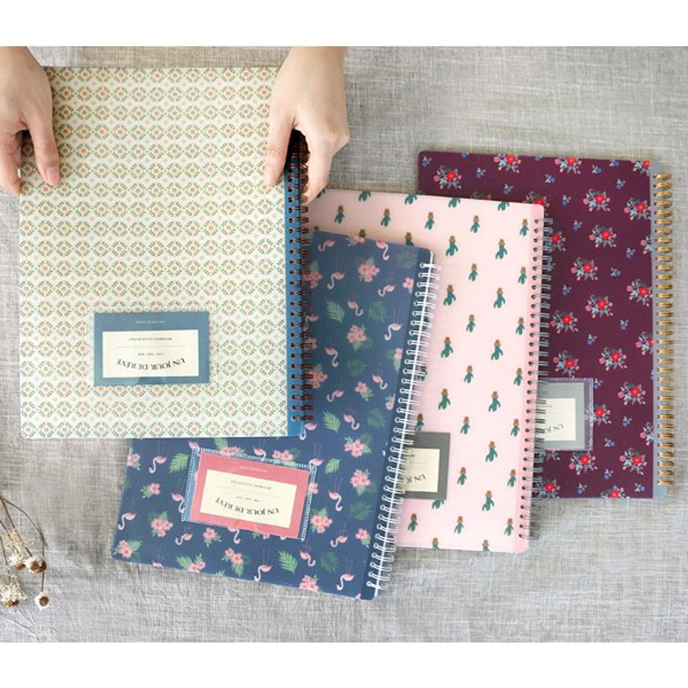Un jour de reve becoming clear pockets file holder 
