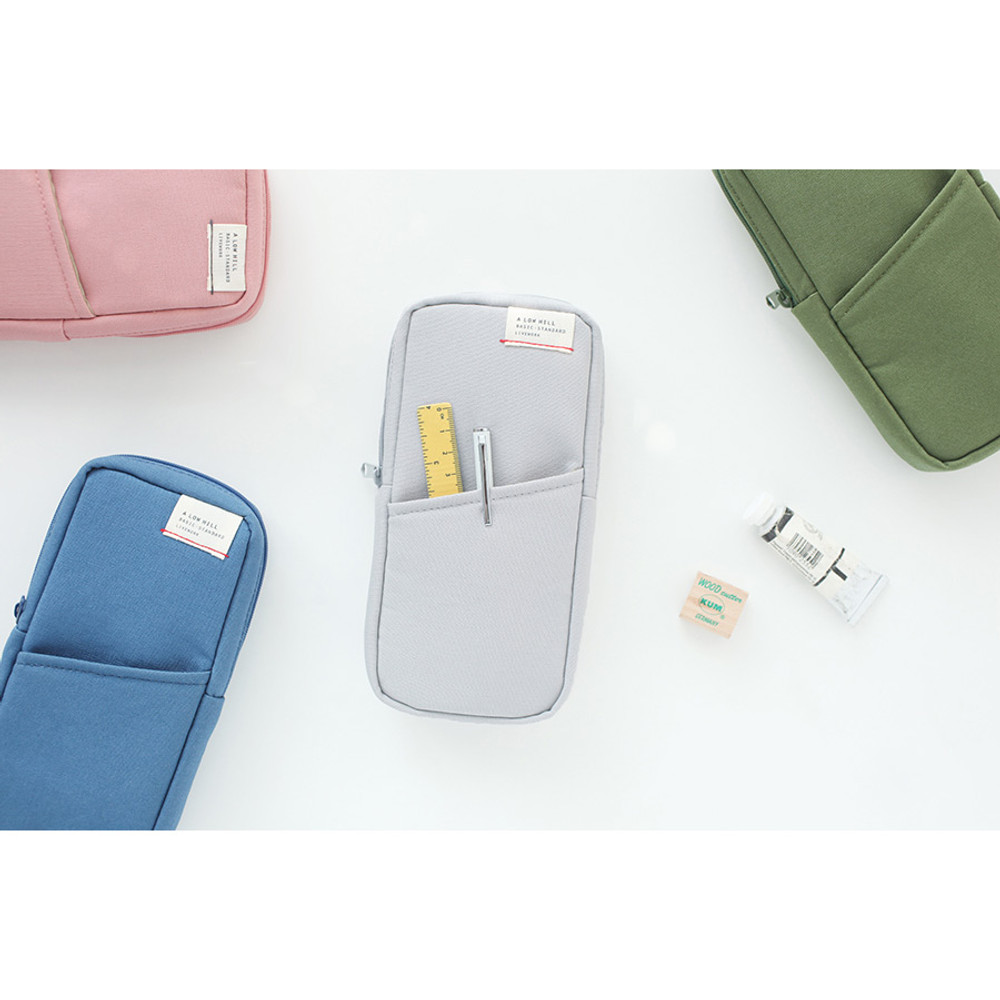 A low hill basic standard pocket block pouch