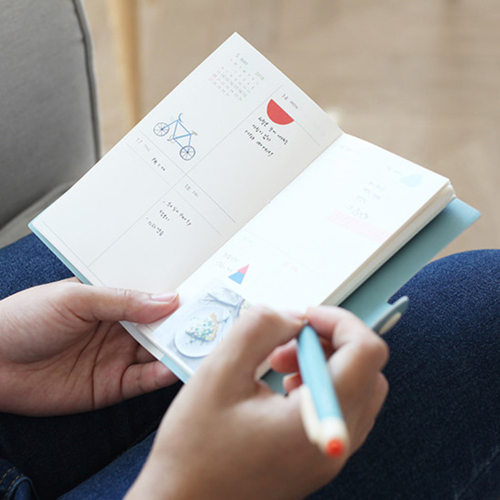 2018 Rainbow small dated diary