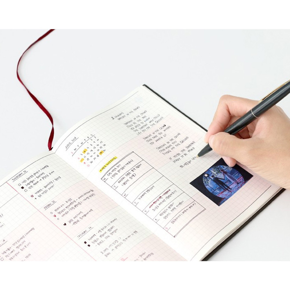 Weekly plan - Make your day plain undated weekly diary