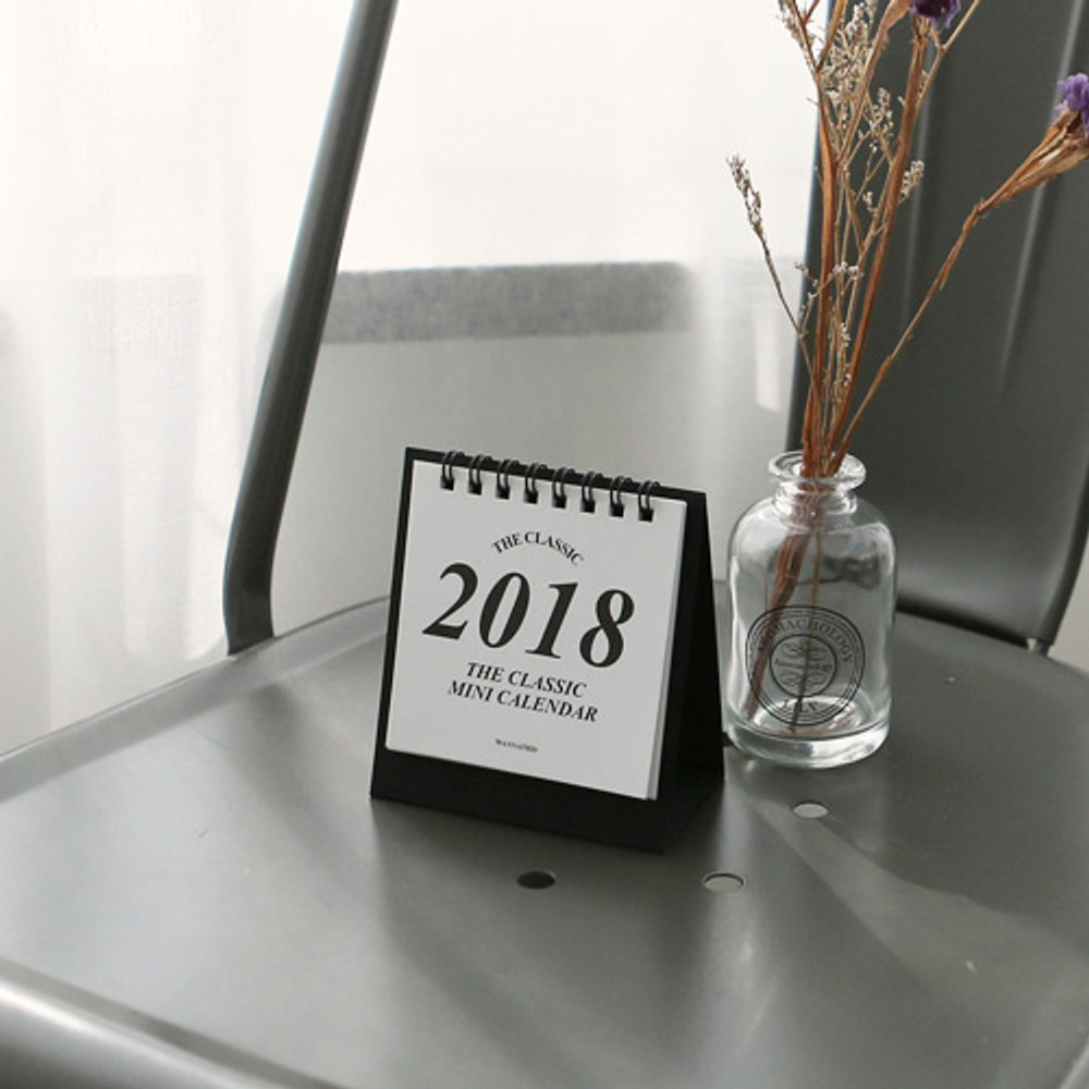 2018 Classic small spiral bound white desk calendar